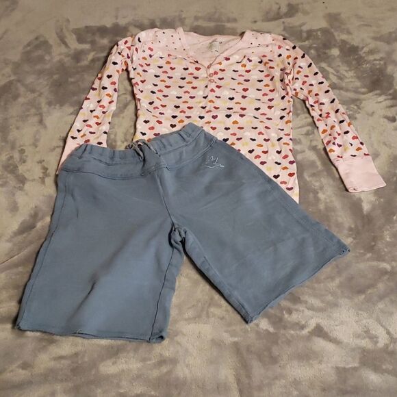 𝅺❤ 3/$20 Shorts/long sleeved girls combo - Picture 1 of 3